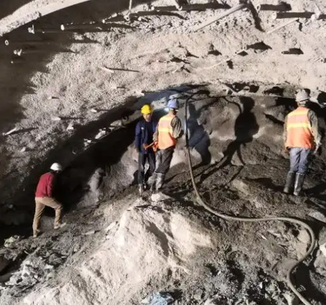 镇康拱顶带模注浆料的施工流程及注意事项